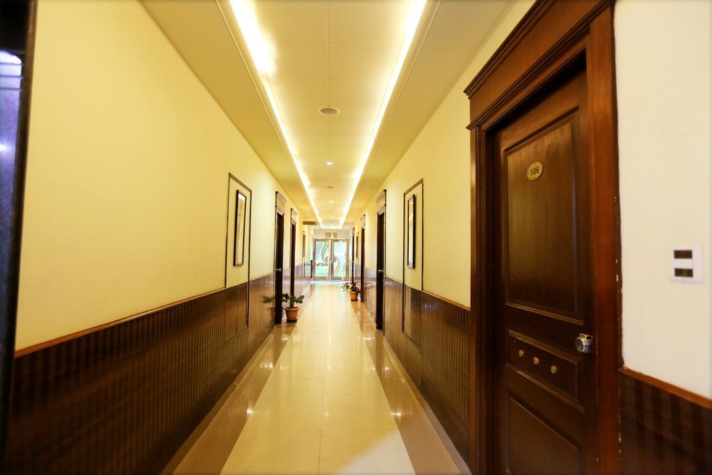 Hotel Sitara Grand Hyderabad Exterior photo